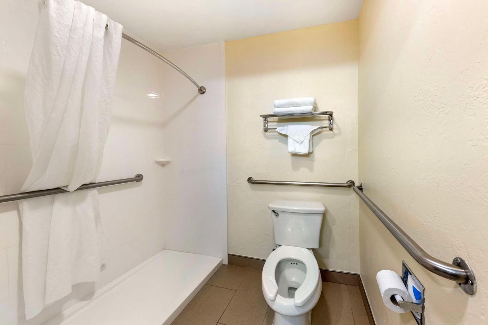 Western Greentree Inn&suites Hotel 3*