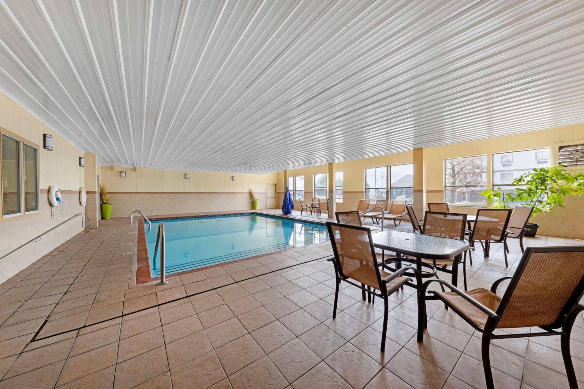 Western Greentree Inn&suites Hotel 3*
