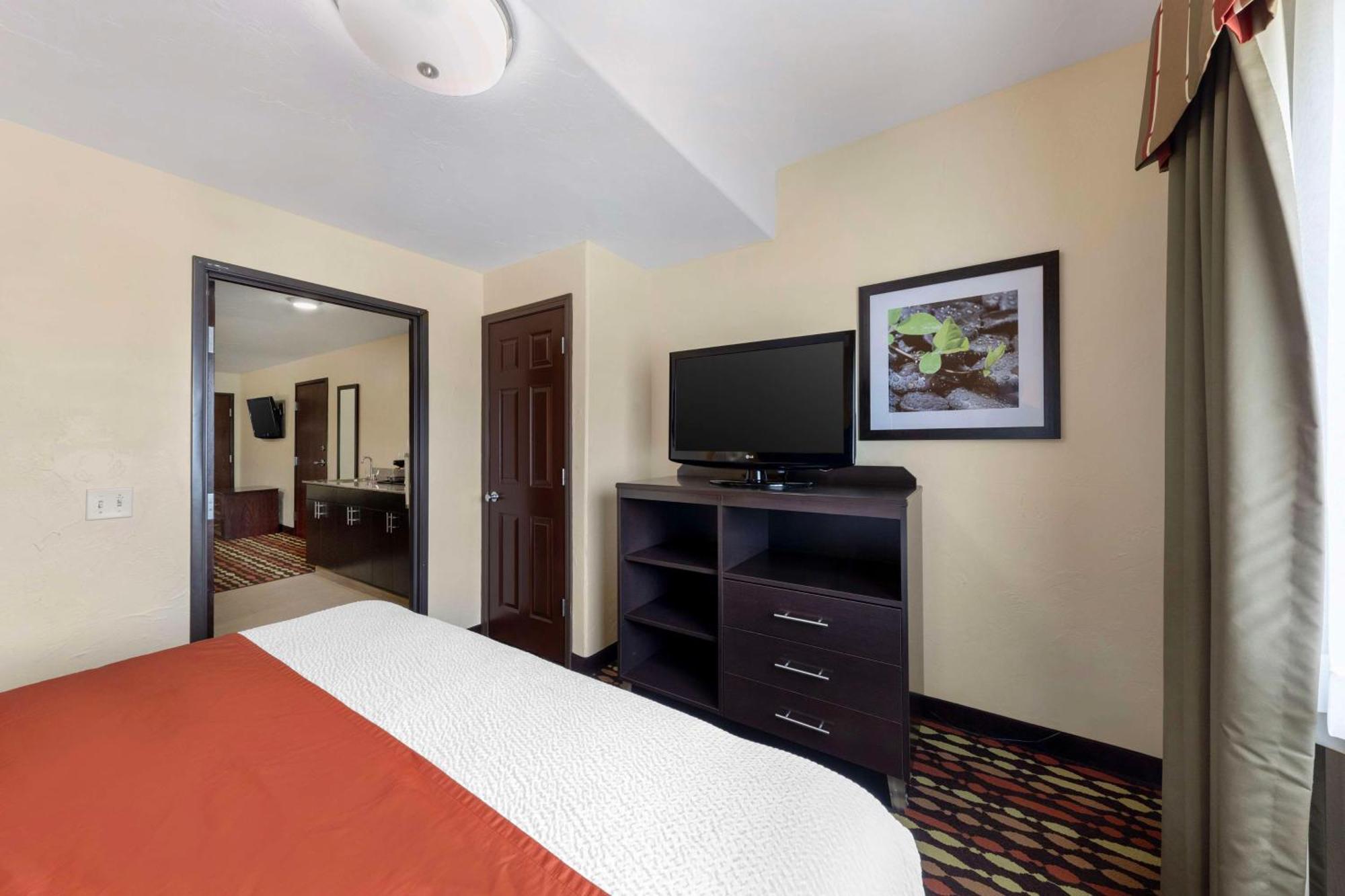 Western Greentree Inn&suites Moore