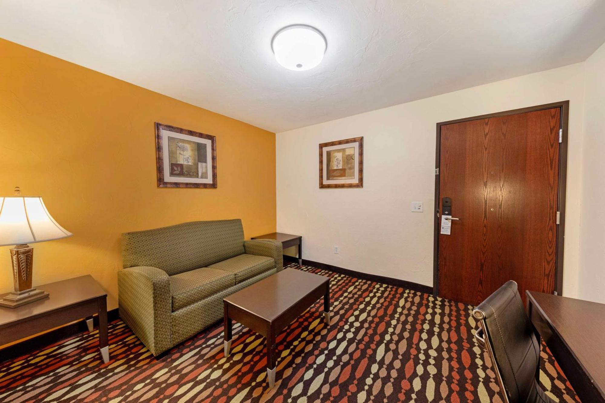 Western Greentree Inn&suites 3*