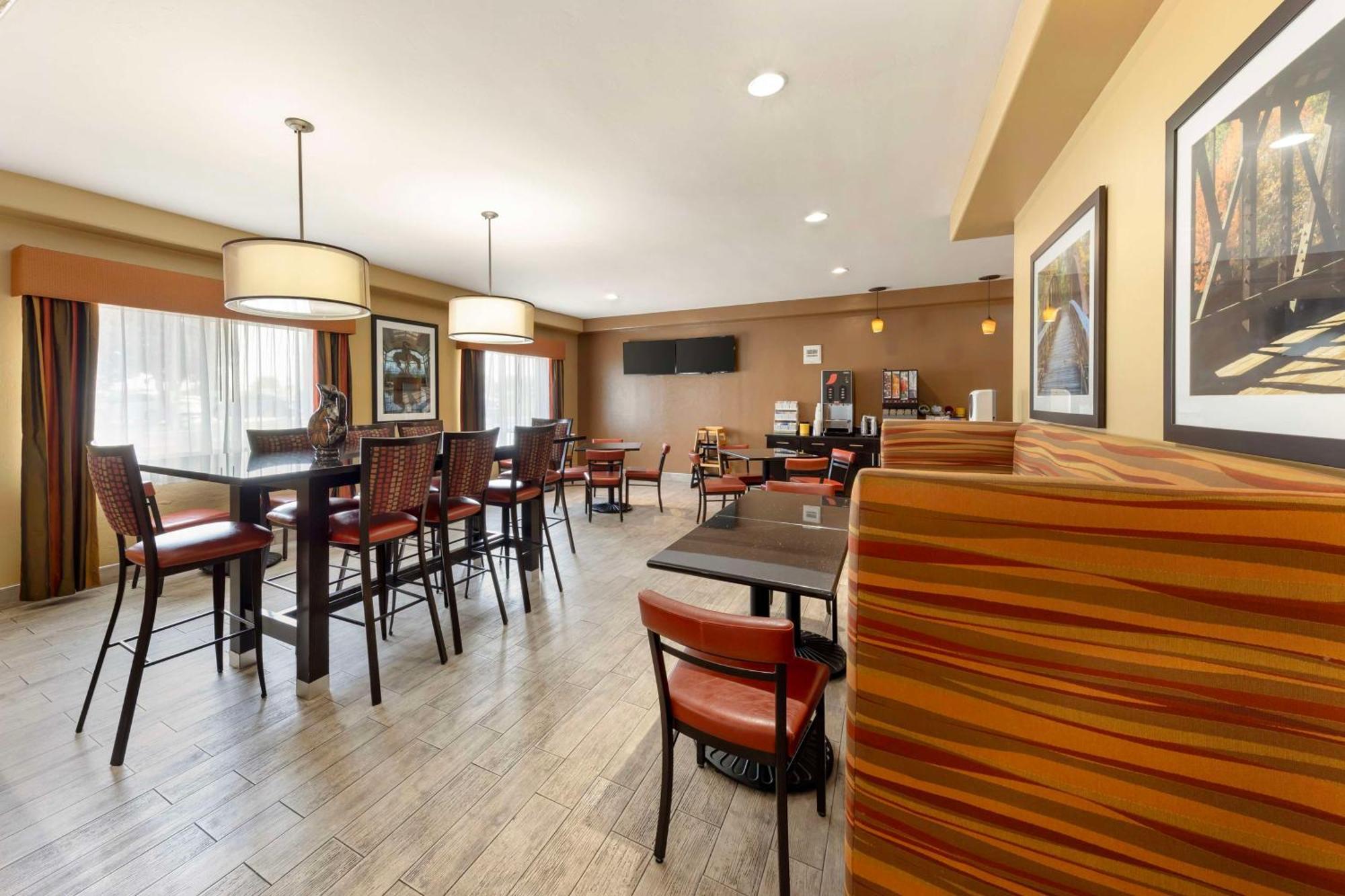 Western Greentree Inn&suites Hotel