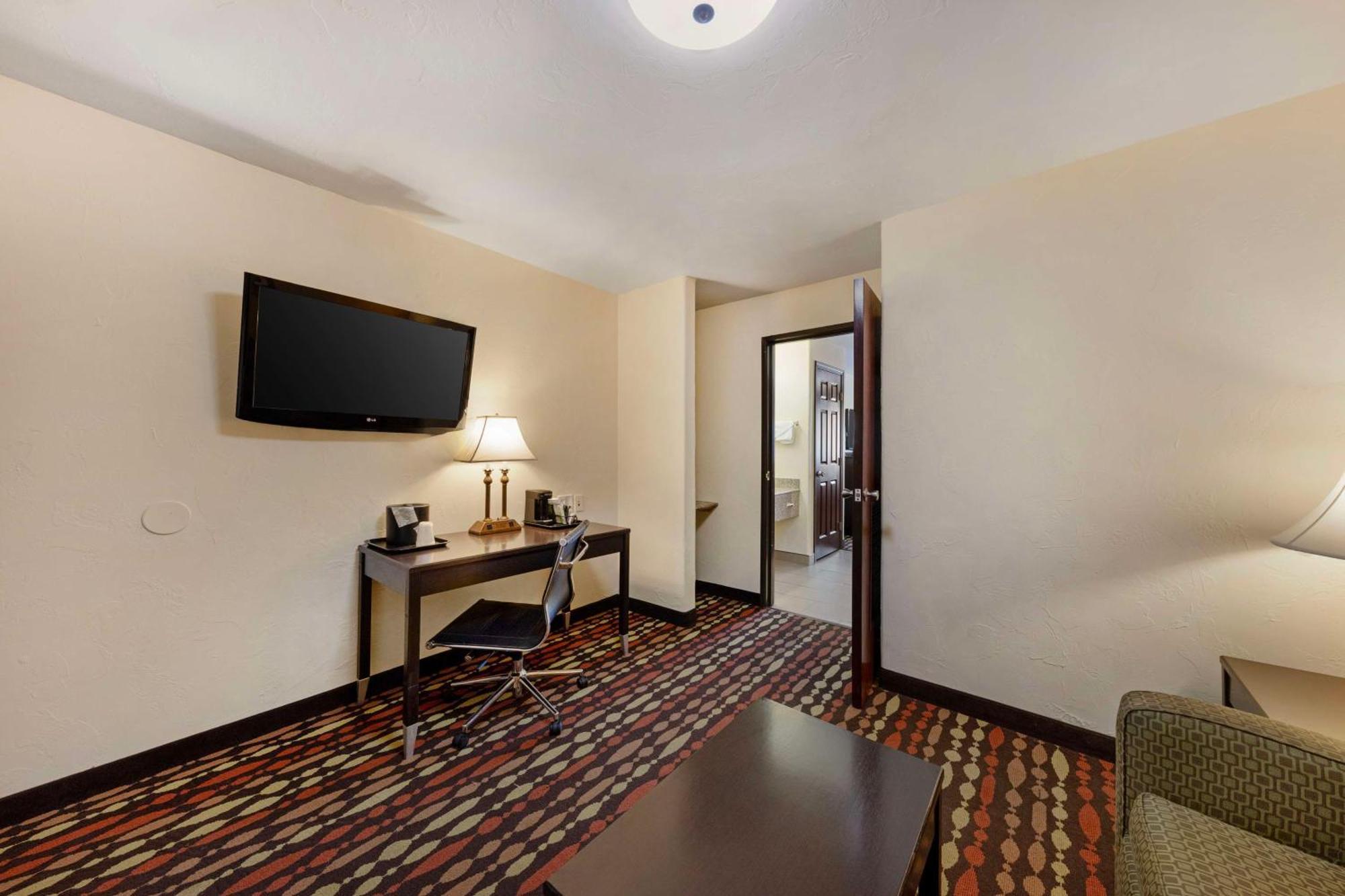 Western Greentree Inn&suites Hotel Moore