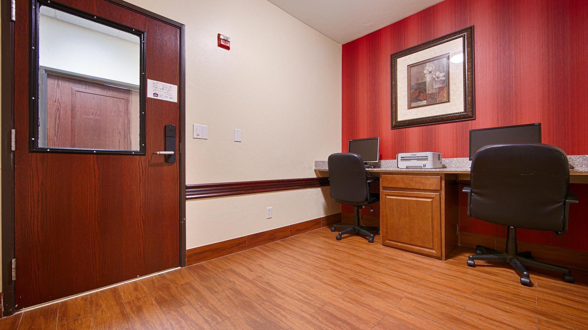 Western Greentree Inn&suites