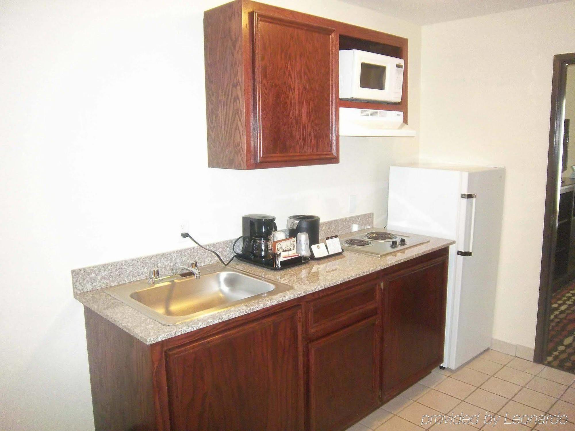 Western Greentree Inn&suites Hotel 3*